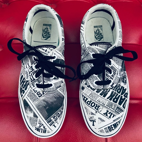 Vans Shoes - Vans x Harry Potter Comfycush Era Daily Prophet Black/White HP Unisex - RARE